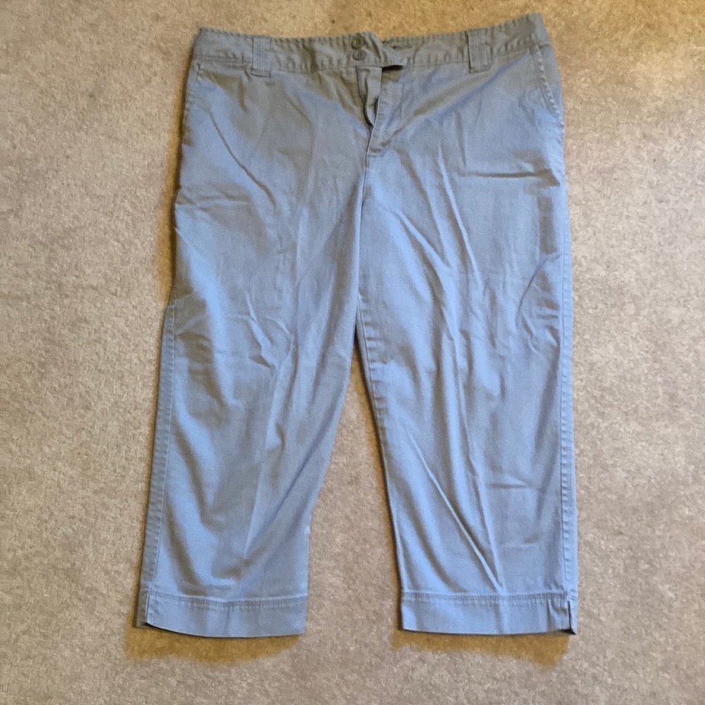 Cato Light Gray Capris with pockets size 14
